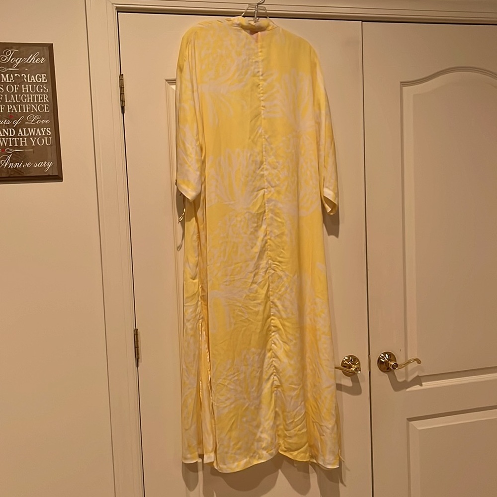 Lilly Pulitzer Cover Up size large worn once! Excellent condition.
